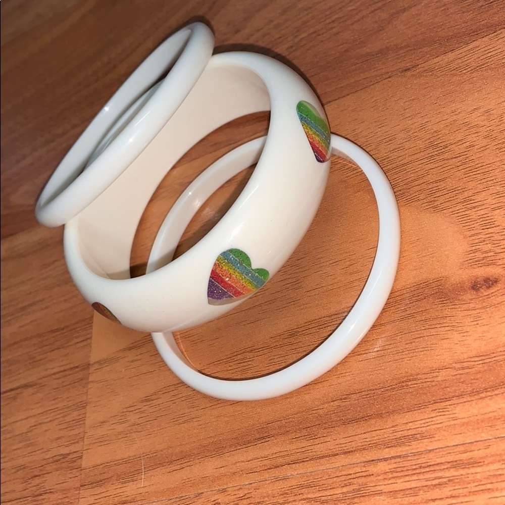 White Plastic Glitter Rainbow Heart Bracelet Set